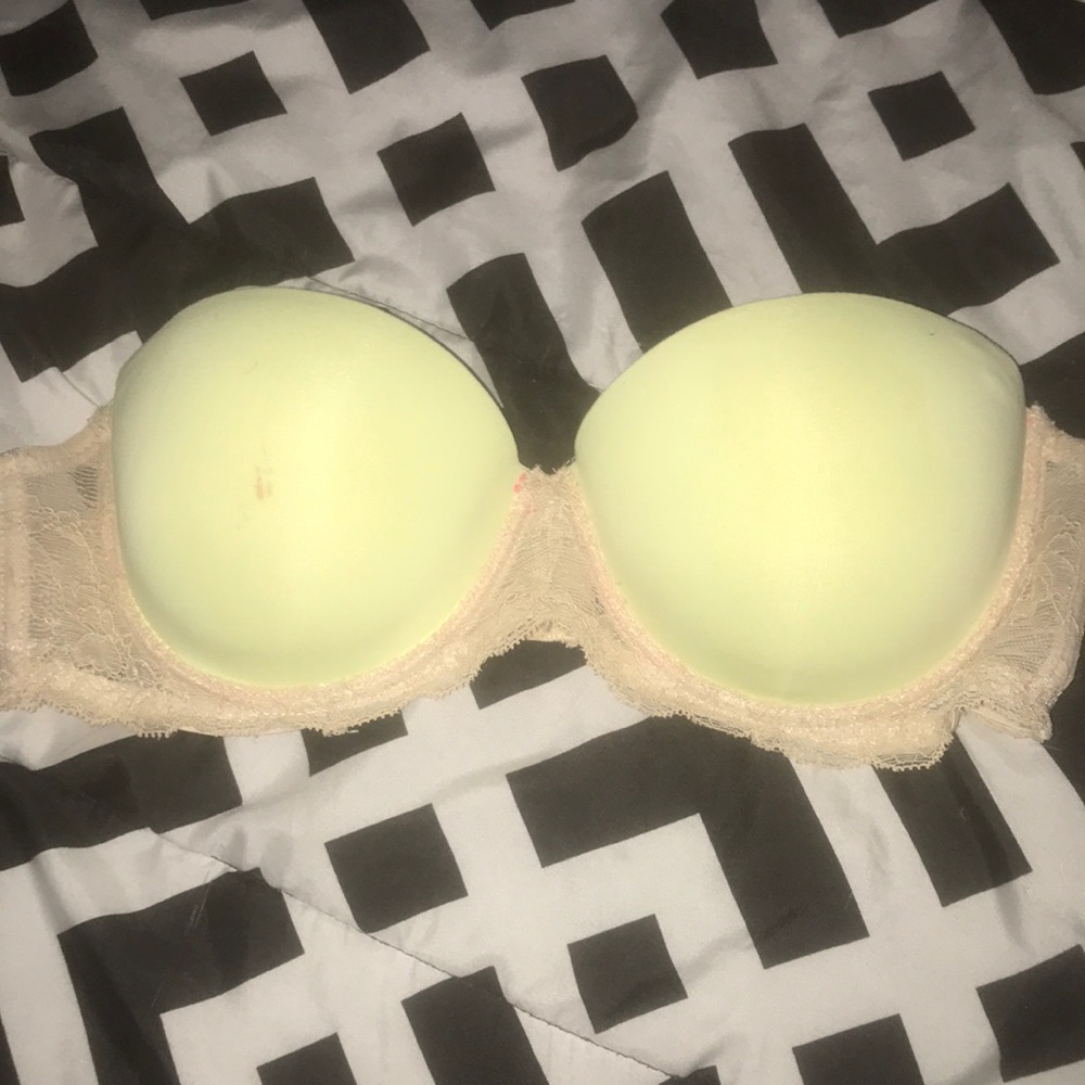 Strapless bra without the straps